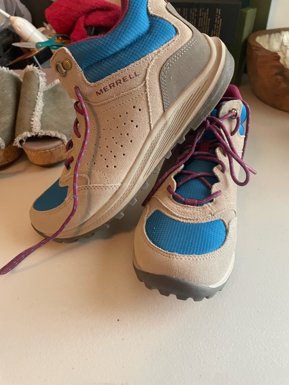 Merrell Woman’s Lazer Air Cushion Suede Hiking Boots in SZ 7 New in Box